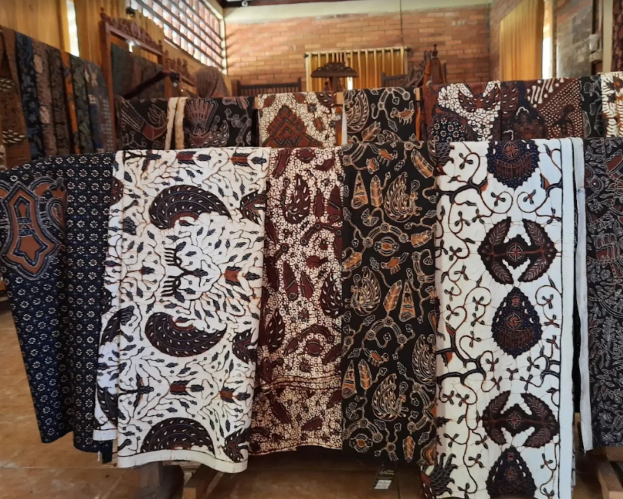Menjelajahi Desa Batik Giriloyo yang tenang dan indah, tempat yang menyenangkan untuk belajar batik