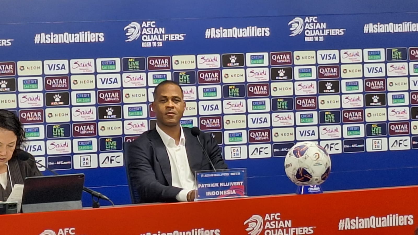 Kluivert menyoroti cedera dan evaluasi total menjelang putaran keempat Indonesia