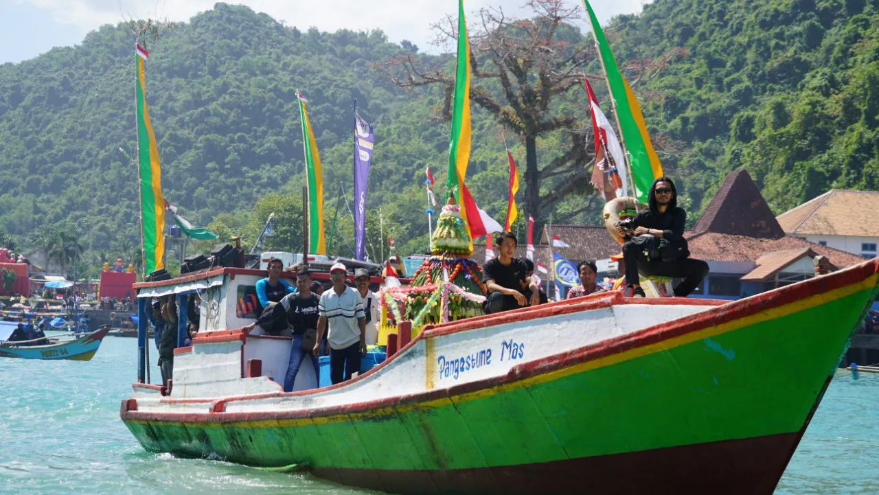 Sadeng Beach Sea Picks, Tradisi Magis Nelayan Gunungkidul Memecah Samudra Untuk Syukur dan Berkat