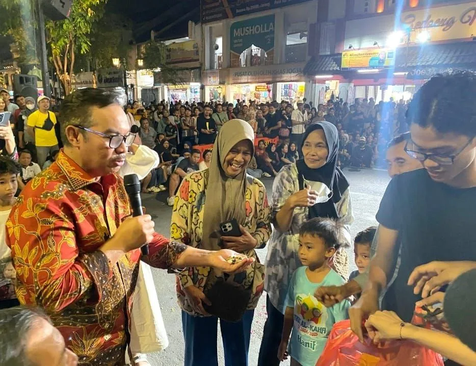 Orang tua dan balita membawa pulang RP1 juta