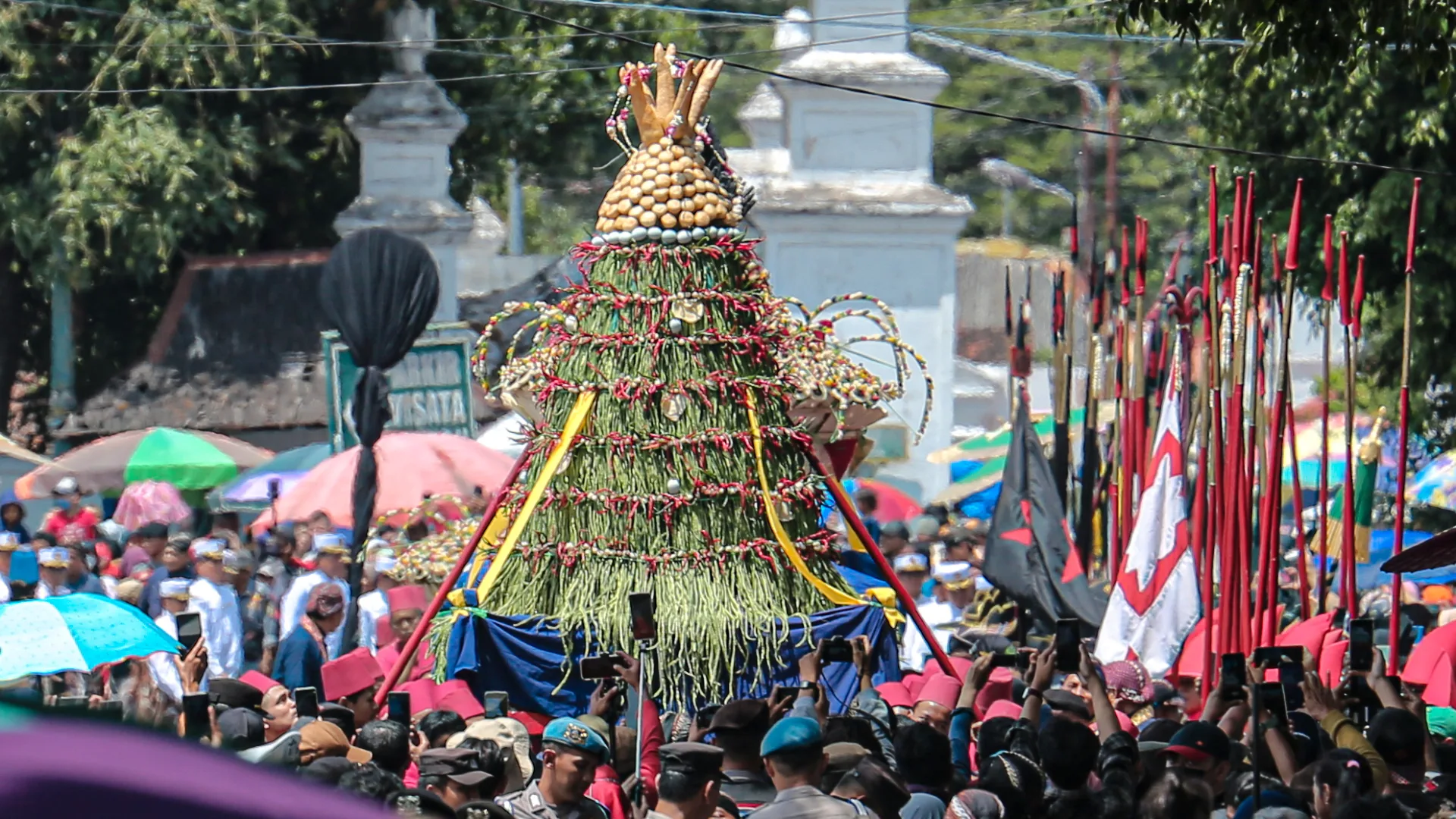 Mengapa Grebeg di Yogyakarta dan Surakarta masih merupakan objek wisata budaya?