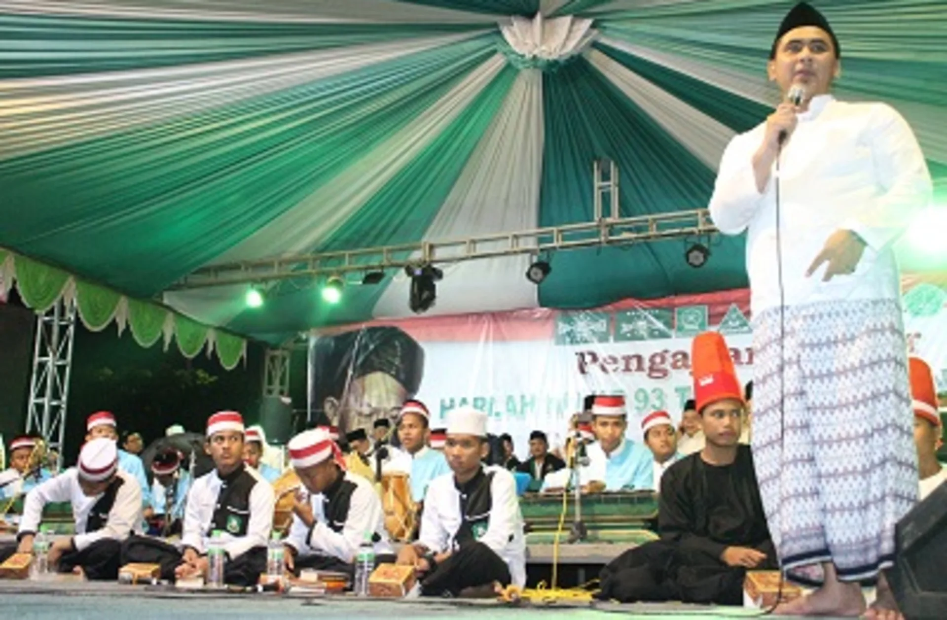 Perpaduan Dakwah, Hiburan dan Ekonomi Masyarakat