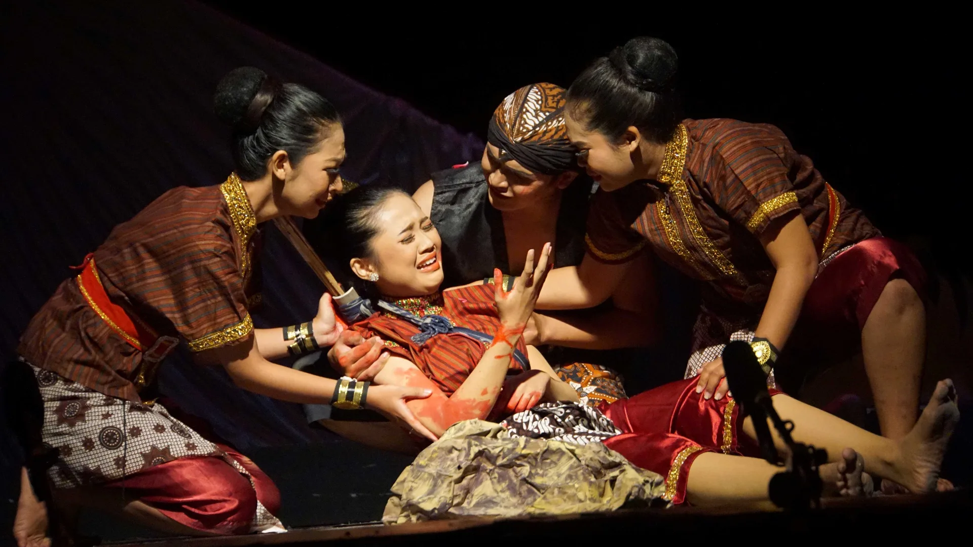 Dari komunitas seni ke penelitian akademik