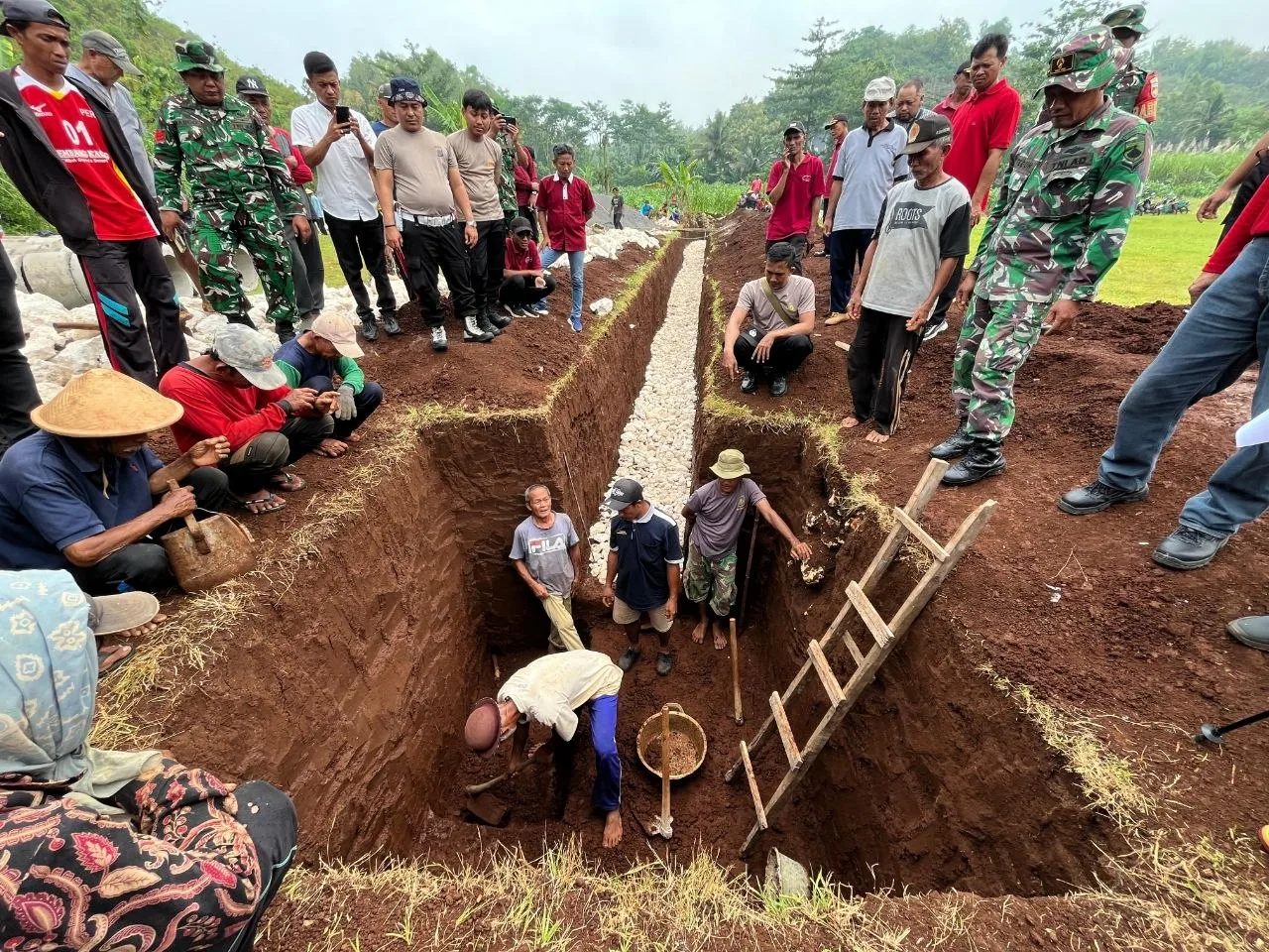 Bupati Endah Bangkitkan Semangat Warga Membangun Desa di Tengah Efisiensi Dana